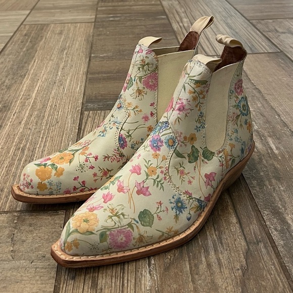 Free People Beau Western Boots in Ivory Floral size 6.5 - Picture 2 of 9